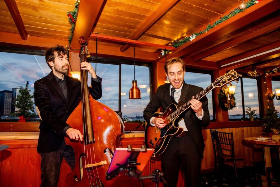 New York City: Holiday Jazz Classic Motor Yacht Cruise - What the 90-minute route feels like