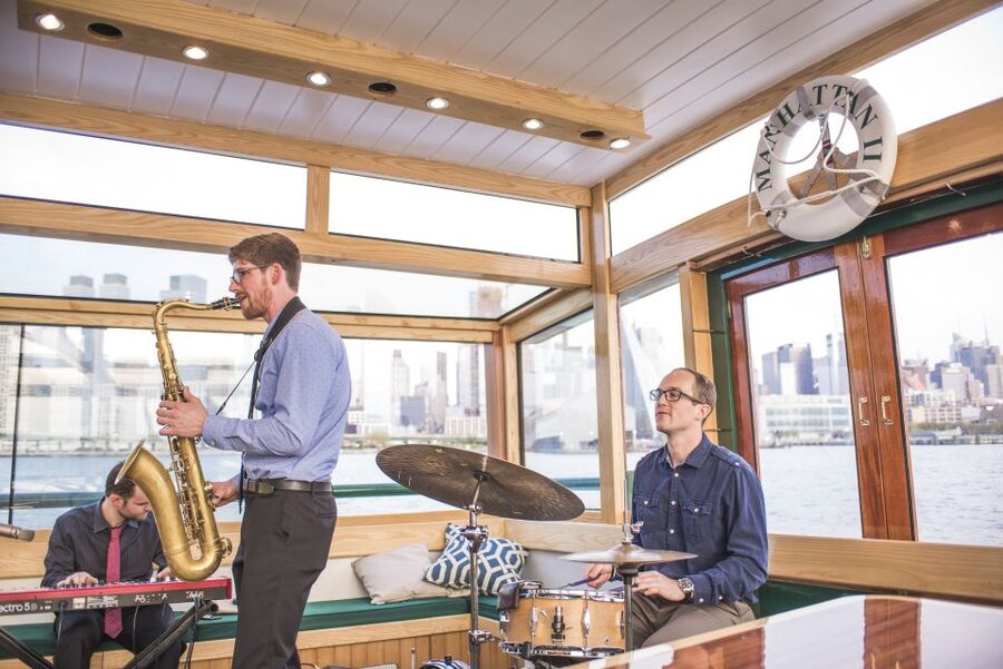 NYC: Evening Jazz Cruise on the Yacht Manhattan - Battery Park, the Financial District, and South Street Seaport