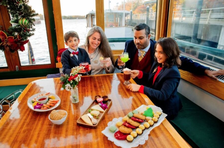 NYC: Holiday Yacht Cruise with Jazz, Cocoa & Carols - Key points to know before booking
