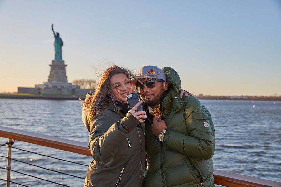NYC: Holiday Yacht Cruise with Jazz, Cocoa & Carols - What this holiday cruise is really like