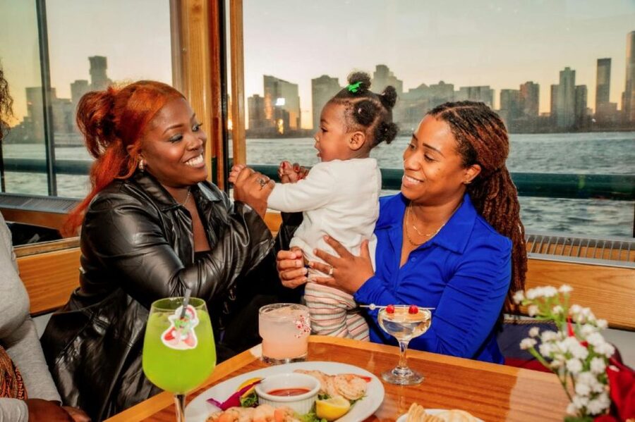 NYC: Holiday Yacht Cruise with Jazz, Cocoa & Carols - Jazz, carols, and the right sound level