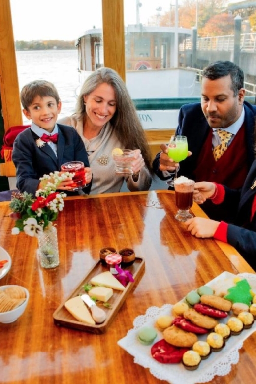 NYC: Holiday Yacht Cruise with Jazz, Cocoa & Carols - Food, drinks, and service