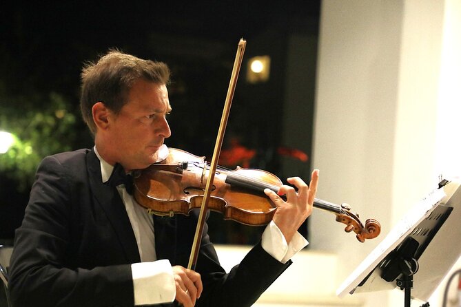 'O SOLE MIO - Neapolitan Songs and Opera - Villa Fiorentino gives the concert its sense of place