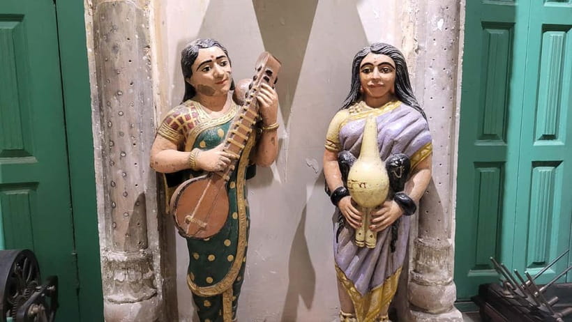 Old Delhi Haveli with live Classical dance, music & cuisine - Entering a restored haveli
