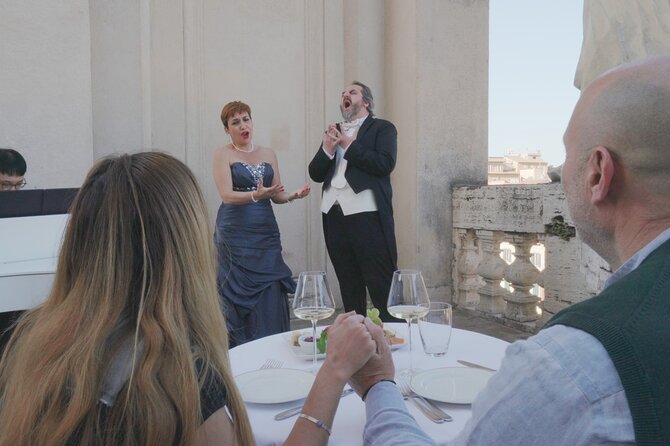 Open Air Opera Concert with Terrace aperitivo over Navona square - How the seating and weather affect the evening