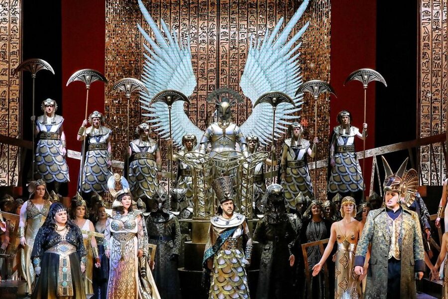 Opera Performance Tickets at the Sydney Opera House - Surtitles make opera far easier to follow