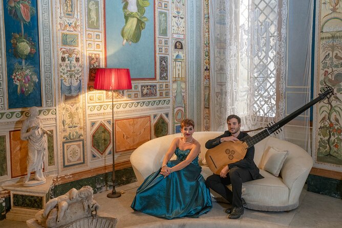 Opera Serenades in Palazzo Doria Pamphilj, Rome - Entering Palazzo Doria Pamphilj on Via del Corso