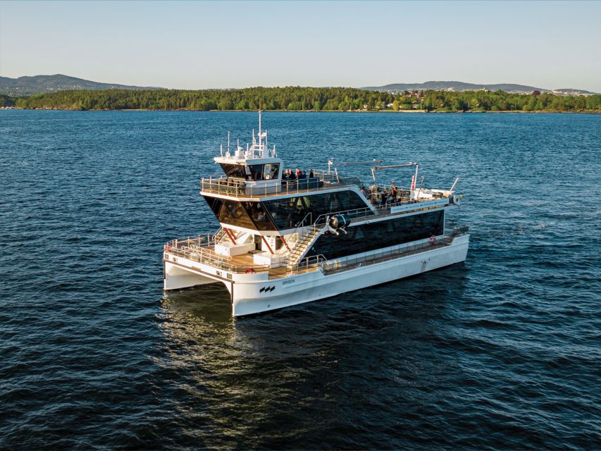 Oslo: 3-Course Dinner & Live Music Cruise on the Oslofjord - Dinner arrives in three seasonal courses