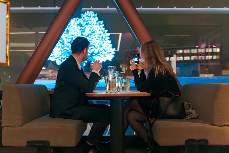 Oslo: 3-Course Dinner & Live Music Cruise on the Oslofjord - How much sightseeing guidance do you get?