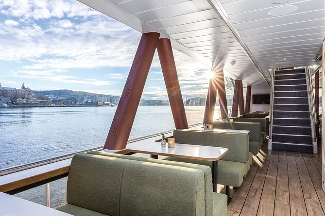 Oslo fjord 3-Course Dinner Cruise with Live Music - Service, seating, and the pace of the evening