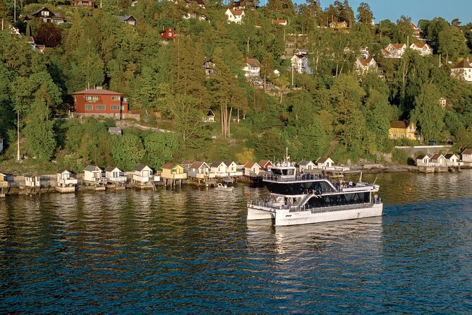 Oslo fjord 3-Course Dinner Cruise with Live Music - Leaving Oslo for the islands and lighthouses