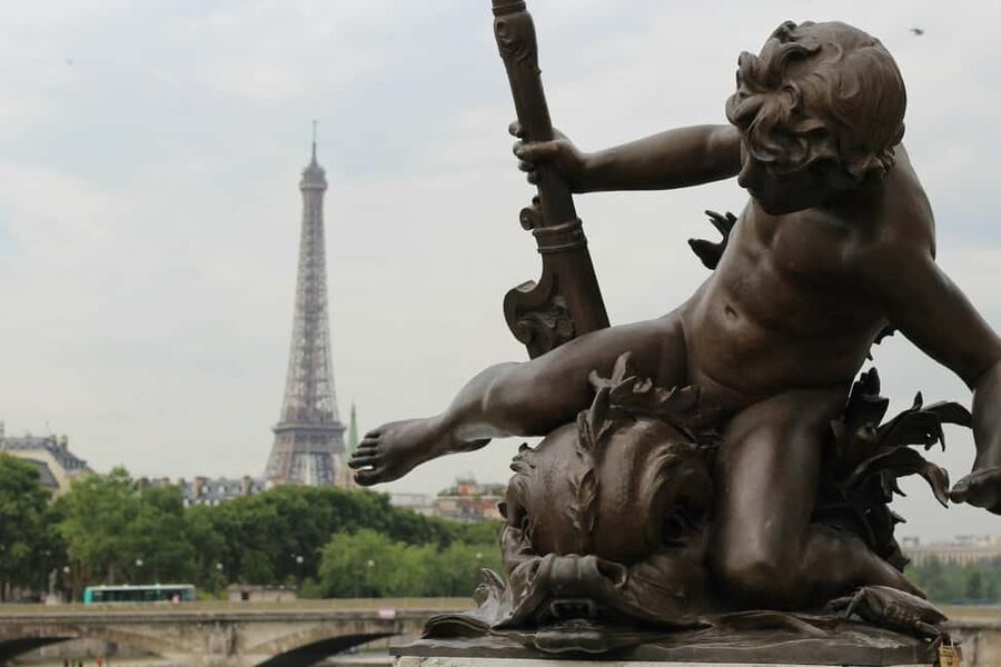 Pairs: The Opera to Hotel des Invalides Guided Walking Tour - The Champs-Élysées between two palaces