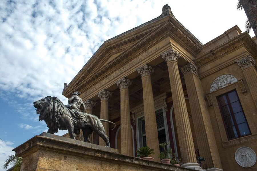 Palermo: Teatro Massimo Opera House Guided Tour - A short tour with a brisk multilingual rhythm