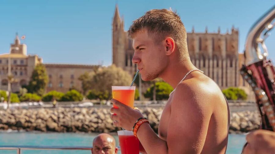 Palma: Punta Negra and Ses Illetes Boat Trip with Live Music - Live music makes the cruise feel special