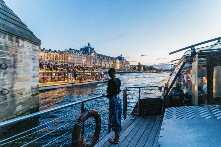 Paris: 3-Course-Dinner Cruise on the Seine with live music - Dinner on the Seine: good food, with a few limits