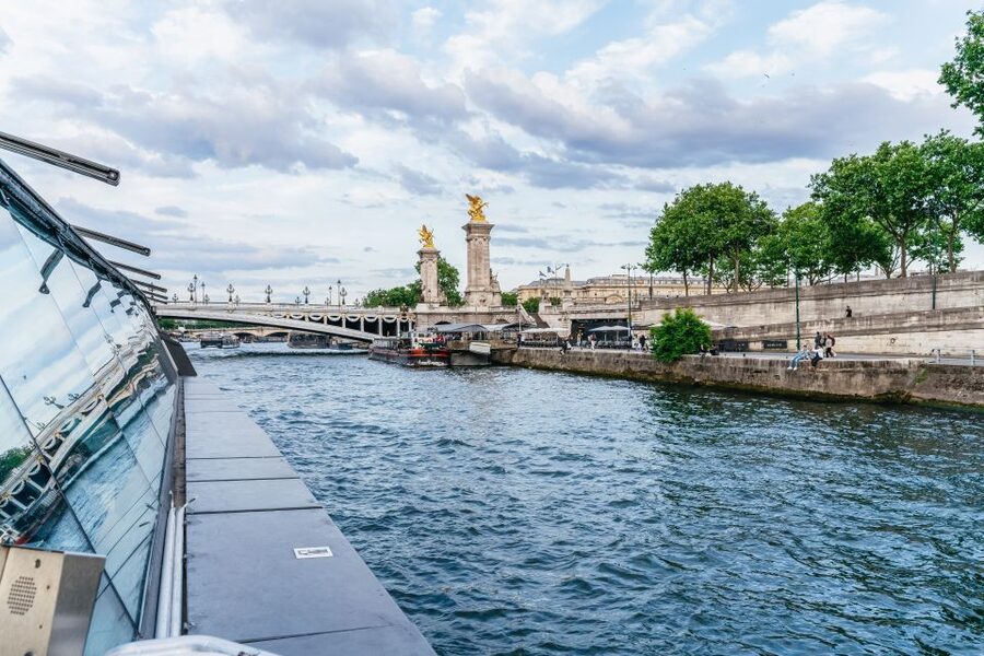 Paris: 3-Course-Dinner Cruise on the Seine with live music - Practical advice for a smoother evening