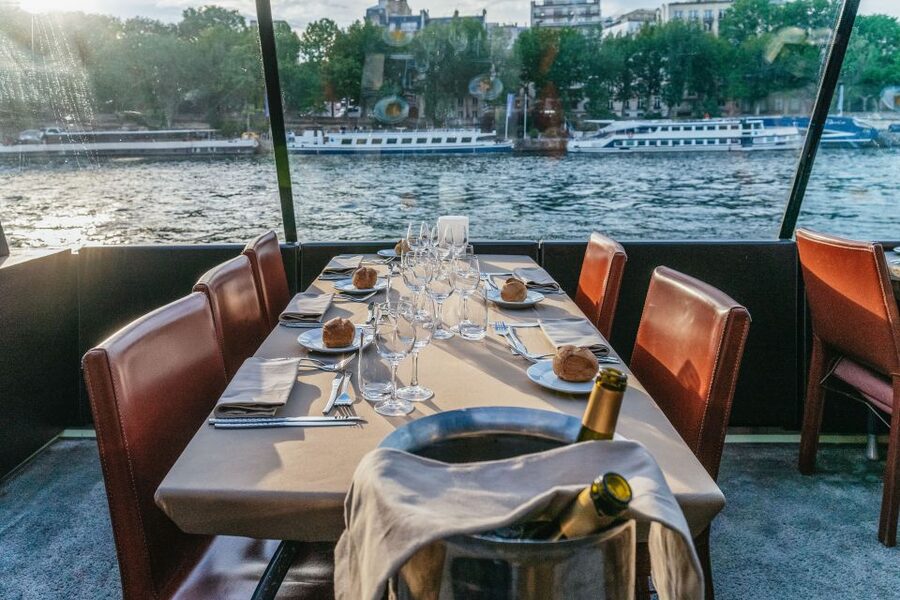 Paris: 3-Course-Dinner Cruise on the Seine with live music - Should you book this Paris dinner cruise?