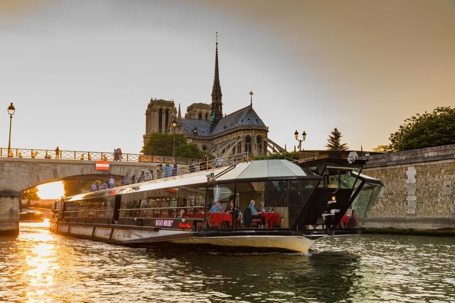 Paris: 4-Course Dinner Cruise on Seine River with Live Music - Pont Alexandre III to Musée d’Orsay