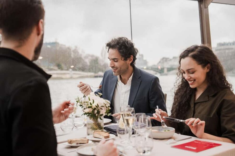 Paris: 4-Course Dinner Cruise on Seine River with Live Music - The Louvre, Pont des Arts, and the Heart of Paris