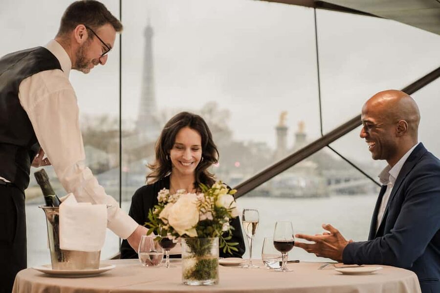 Paris: 4-Course Dinner Cruise on Seine River with Live Music - Four Courses, Wine, and a French Dining Room