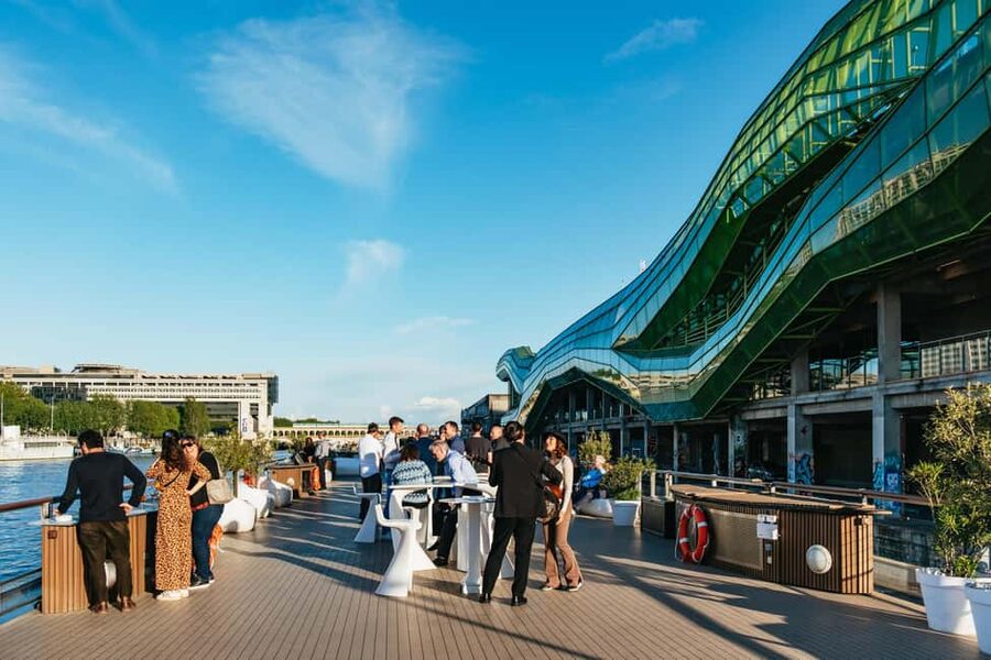 Paris: Gourmet Dinner Cruise on Seine River with Live Music - What dinner is really like