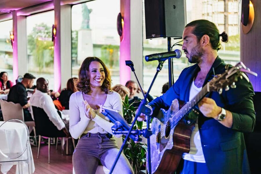 Paris: Gourmet Dinner Cruise on Seine River with Live Music - The meeting point and timing need extra attention