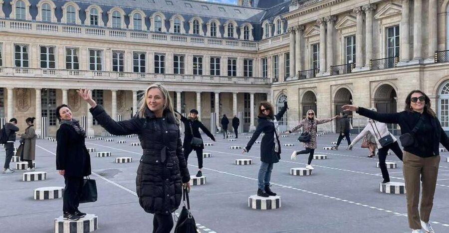 Paris: Guided Walking Tour from Opera Garnier to Notre-Dame - Meeting at Hôtel de Ville, with one detail to verify