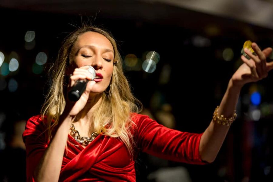 Paris: Seine River Champagne Dinner Cruise with Live Music - Key points to know before you book