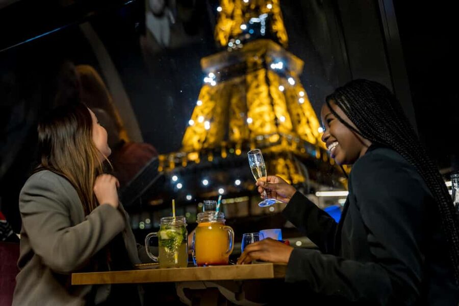 Paris: Seine River Champagne Dinner Cruise with Live Music - Why a Seine dinner works so well in Paris