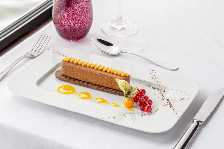 Paris: Seine River Cruise with 3-Course Dinner & Live Music - A Maxim’s menu with French flair