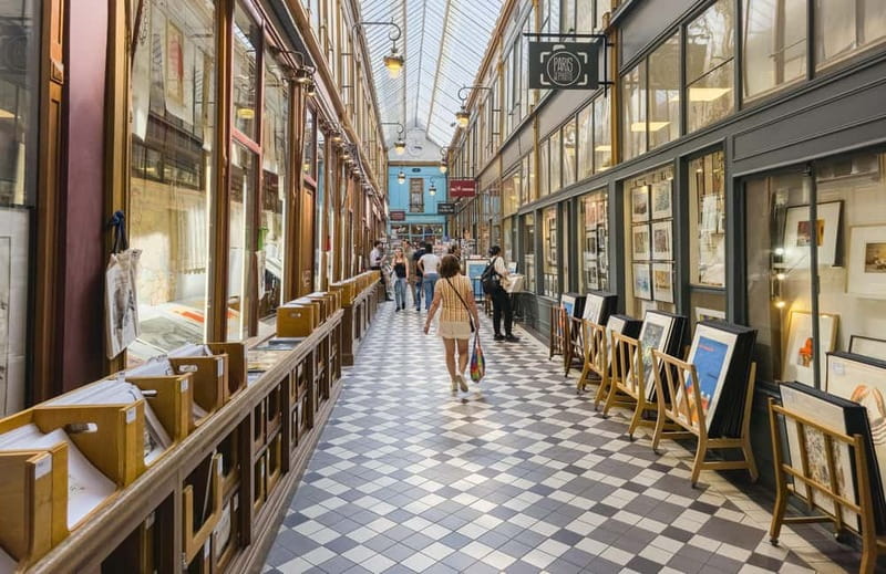 Paris Walk: Opera to Montmartre with Pastry & Chocolate - Moulin Rouge and the first Montmartre landmarks
