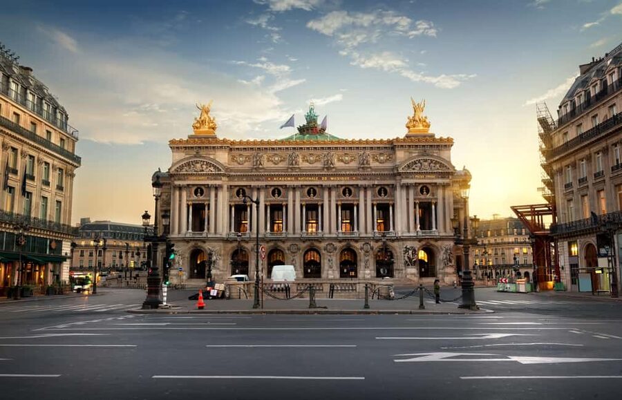 Paris Walk: Opera to Montmartre with Pastry & Chocolate - Cobblestones, paintings, and La Maison Rose