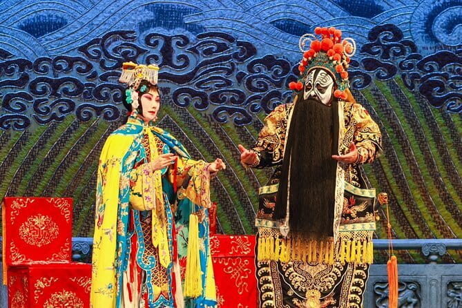 Peking Opera at Liyuan Theater Tickets - The face makeup may be the first highlight