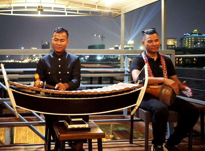Phnom Penh: Mekong Sunset Dinner Cruise with Live Music - Fresh dinner, cocktails, and the $9 value