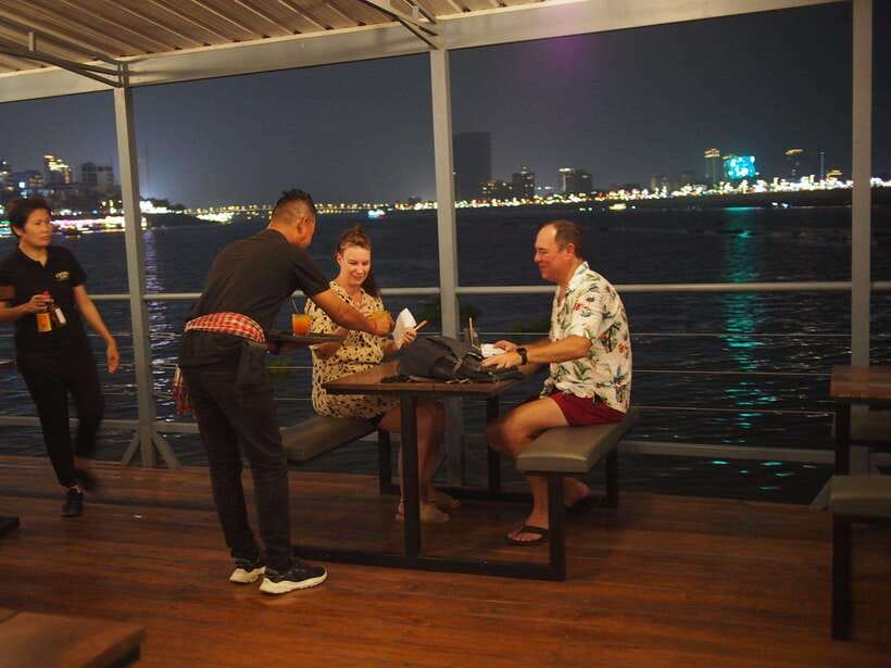 Phnom Penh: Mekong Sunset Dinner Cruise with Live Music - Service, comfort, and family suitability