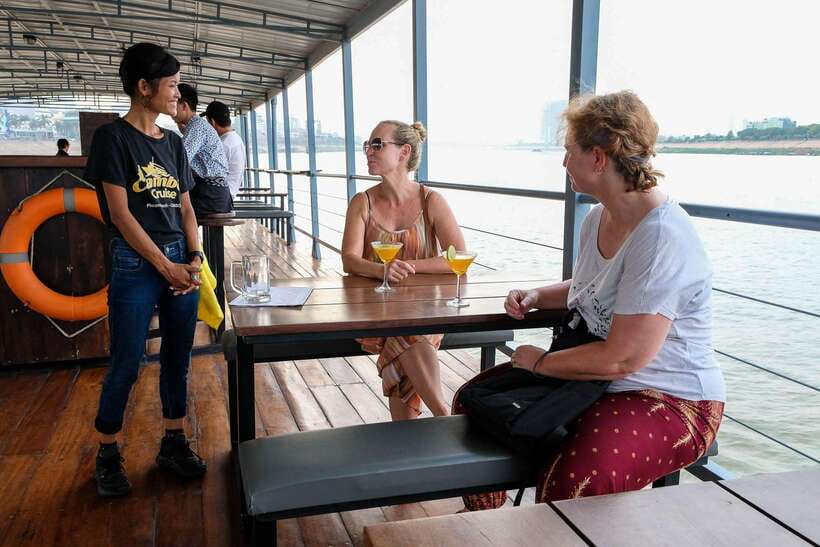 Phnom Penh: Mekong Sunset Dinner Cruise with Live Music - Finding the dock near Kroeung Garden