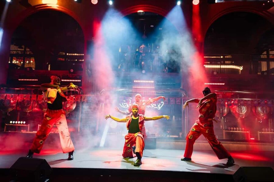 PhuQuoc Romantic Dinner with Symphony & Kiss of the Sea Show - Who will enjoy this evening most?