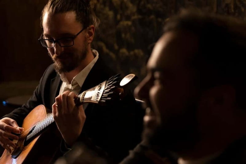 Porto: An Intimate Fado Show in a Historical Tavern - The second set: Traditional Fado with more weight