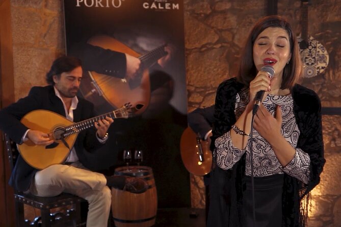 Porto: Cálem Cellar Tour, Live Fado Show and Wine Tasting - The 45-minute Fado show