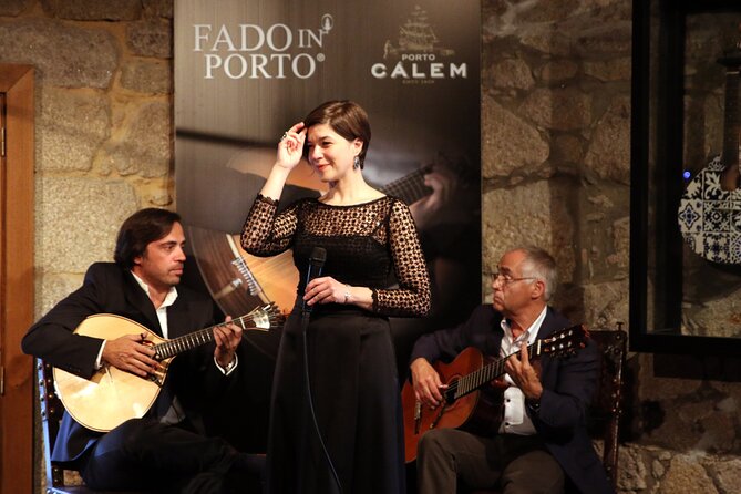Porto: Cálem Cellar Tour, Live Fado Show and Wine Tasting - What you actually taste: Fine White and 10 Years Old Tawny