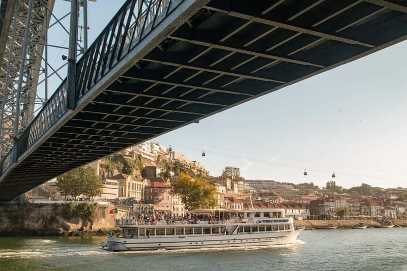 Porto: Cruise with Dinner & Live Music - Leaving Ribeira at 20:00