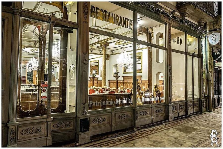 Porto: Dinner with Fado and Traditional Portuguese Music - Arriving for a 9:00 PM Performance