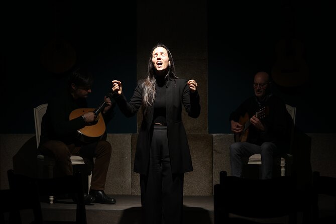 Porto : Fado and Porto Wine Show at the Trinity Noble Hall - The musicians, the voice, and the stories