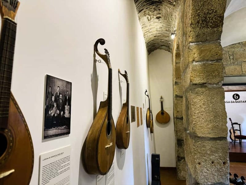 Porto: Fado & Port Wine in Traditional Portuguese Music Shop - The Port break gives the evening a welcome pause
