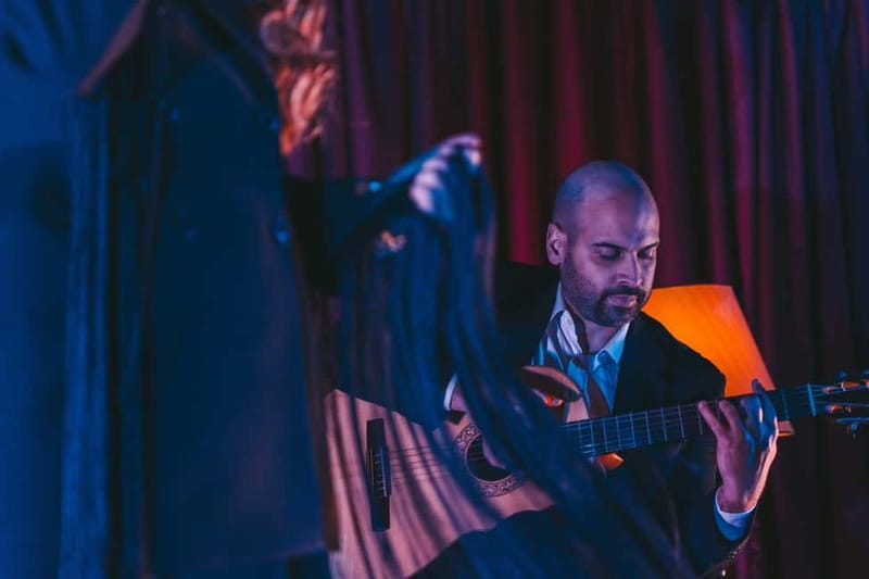 Porto: Fado Show & Dinner: A Night of Fado & Fine Dining - Four musical moments, from tradition to Amália Rodrigues