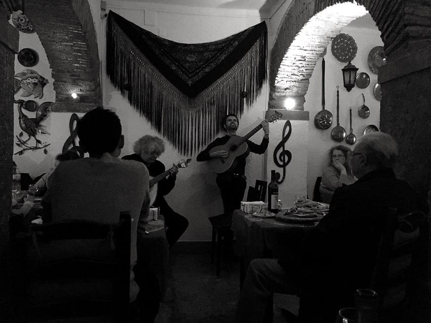 Porto: Fado Show with Dinner in a Traditional Fado House - Listening to the Fadistas and asking questions