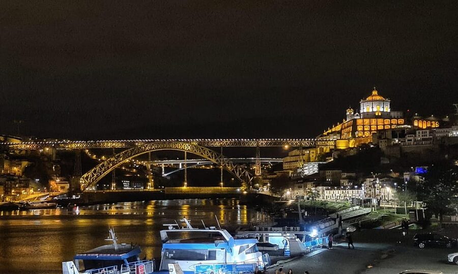 Porto: Fado Show with Dinner in a Traditional Fado House - Practical details that can affect your night