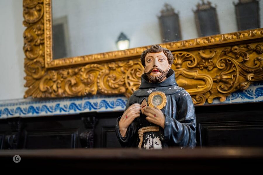 “Porto: Fado Show with Guided Tour in a Historic Monastery” - One hour of traditional Fado