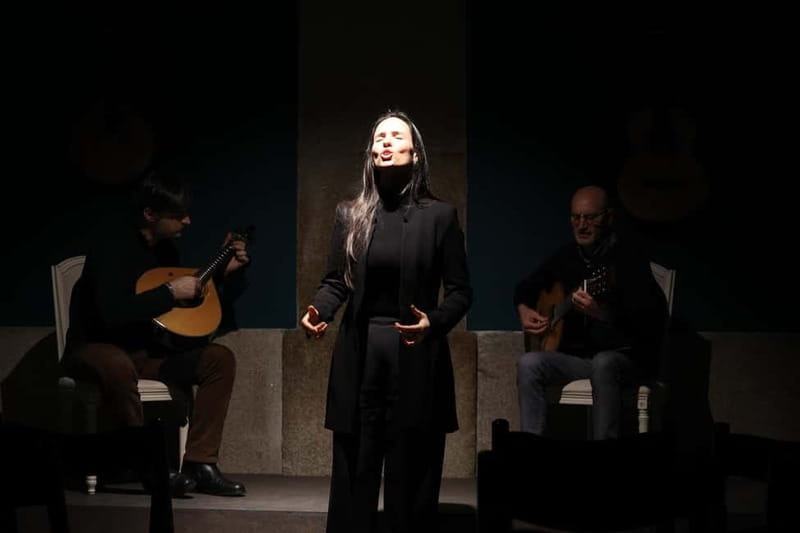 Porto: Intimate Fado Show & Port Wine in Trindade Noble Hall - Choosing your Port wine before the music