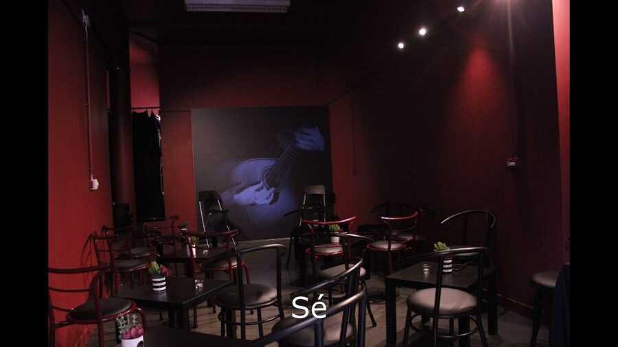 Porto: Live Fado Show with Glass of Port Wine - Why this small Fado show works so well